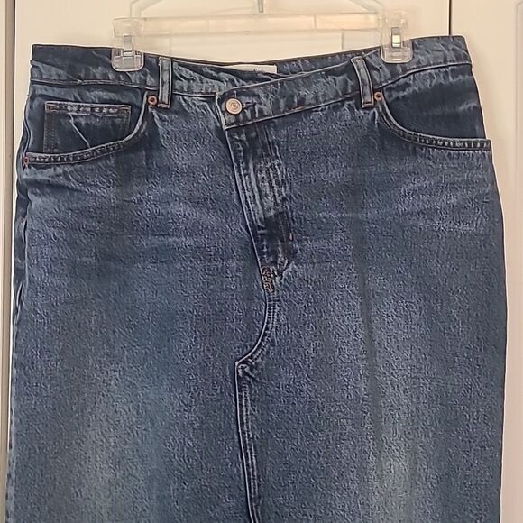 Reformation Nila Long Denim Skirt Medium Wash Size 12 - Picture 3 of 16